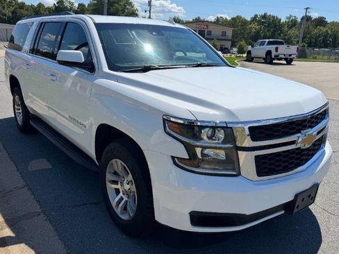 Used 2018 Chevrolet Suburban LT AWD/4WD image 12