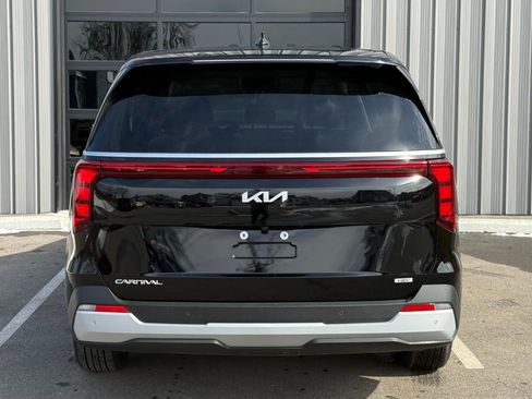 Used 2026 Kia Carnival LXS image 6