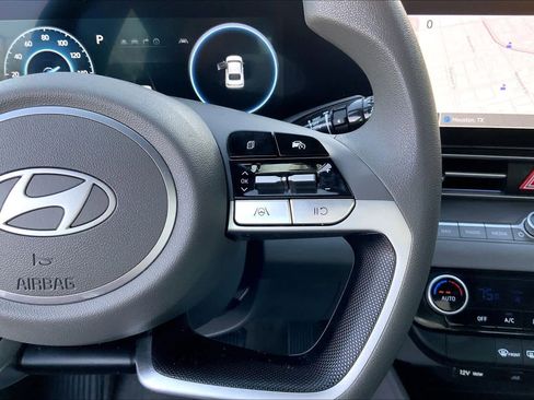 Used 2024 Hyundai Elantra SEL image 25