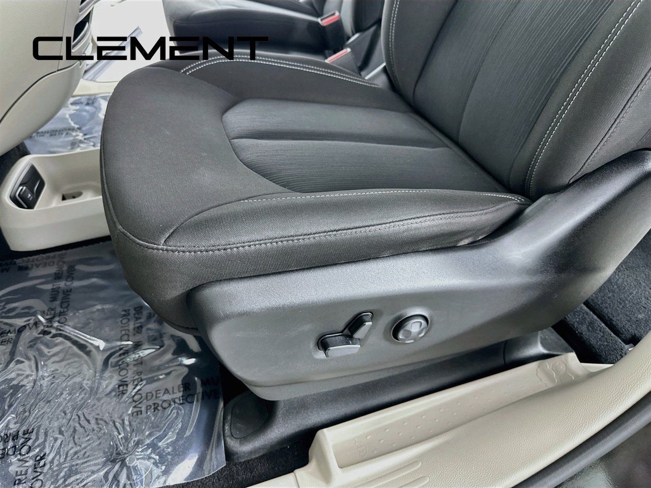Used 2023 Chrysler Voyager LX FWD image 27