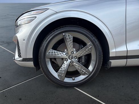 Used 2025 Genesis GV70 3.5T Sport w/ Sport Advanced Package image 14