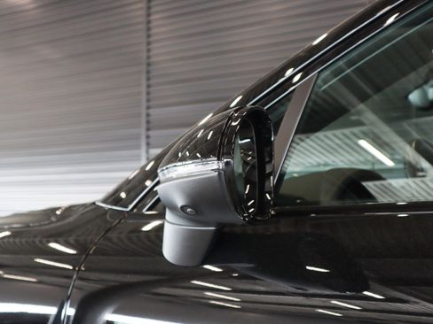 Certified 2023 Porsche Cayenne Platinum Edition image 29