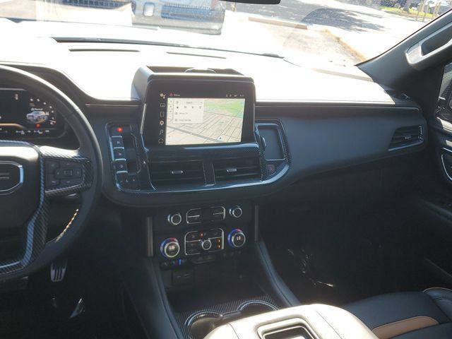 Used 2023 GMC Yukon AT4 w/ AT4 Premium Package AWD/4WD image 19