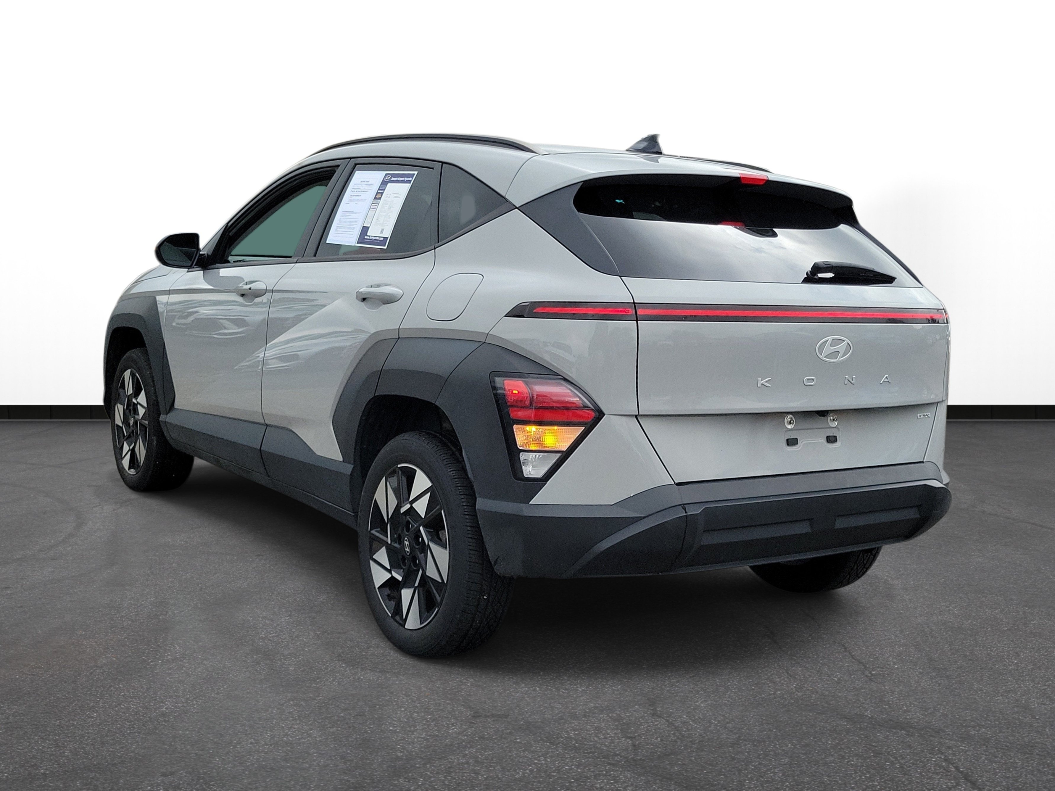 Used 2024 Hyundai Kona SEL AWD/4WD image 3