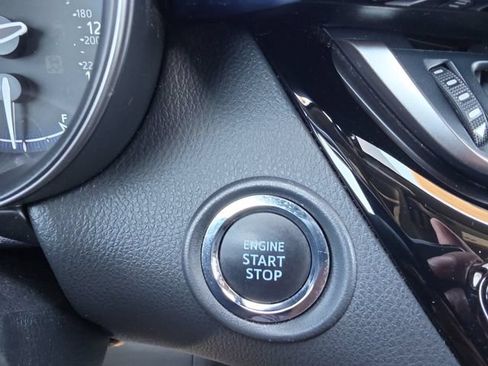 Used 2021 Toyota C-HR XLE FWD image 28