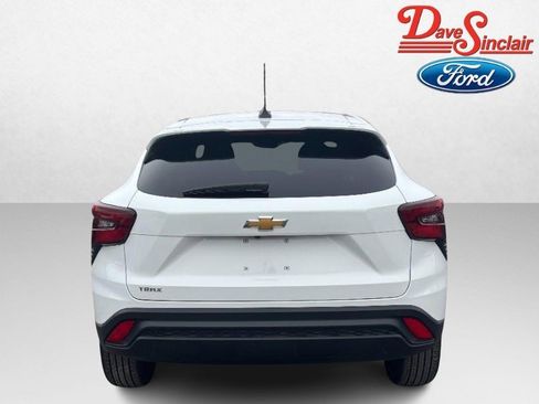 Used 2025 Chevrolet Trax LS image 8