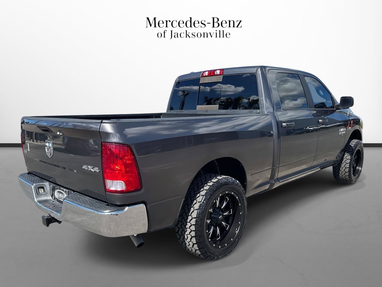 Used 2020 RAM 1500 Classic SLT AWD/4WD image 3