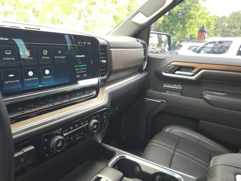 Used 2022 Chevrolet Silverado 1500 High Country w/ High Country Premium Package AWD/4WD image 28
