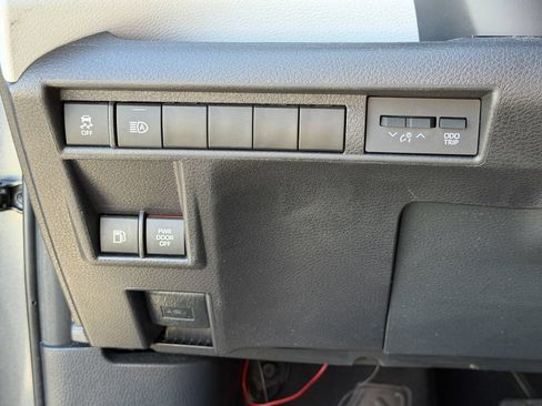 Certified 2025 Toyota Sienna LE FWD image 20