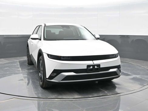 New 2025 Hyundai Ioniq 5 SE image 2