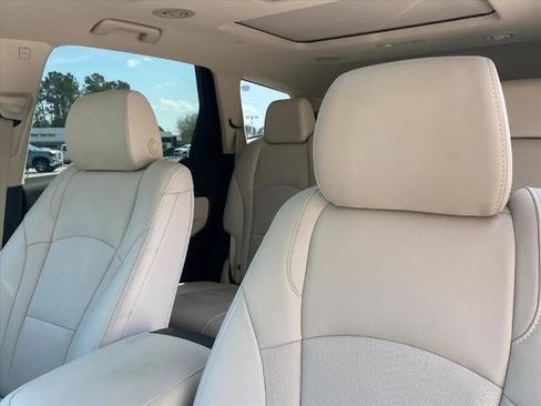 Used 2023 Buick Enclave Essence w/ Experience Buick Package image 24