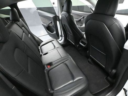 Used 2022 Tesla Model Y Long Range image 37