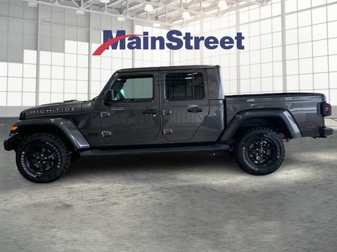 Used 2025 Jeep Gladiator Sport image 2