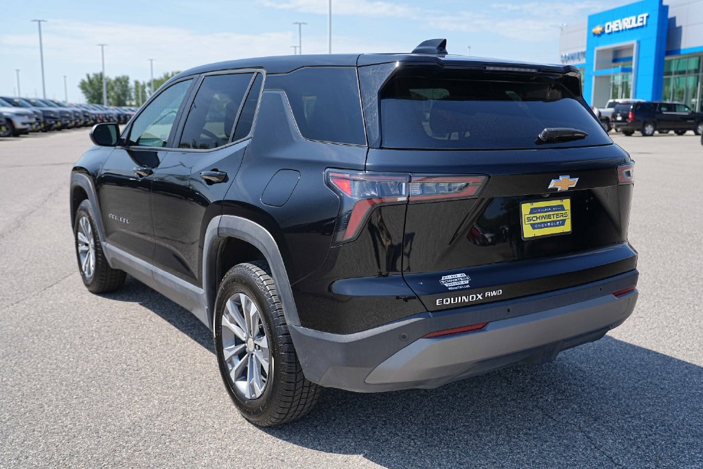 Used 2026 Chevrolet Equinox LT AWD/4WD image 9
