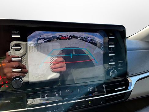 Used 2024 Toyota Sienna XLE image 31