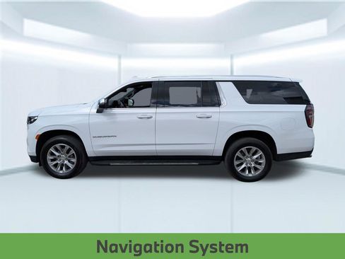 Used 2023 Chevrolet Suburban Premier AWD/4WD image 2