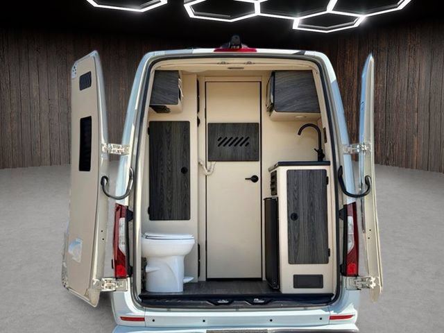 Used 2025 Mercedes-Benz Sprinter 3500 image 8