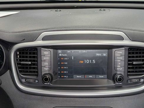 Used 2020 Kia Sorento LX image 16