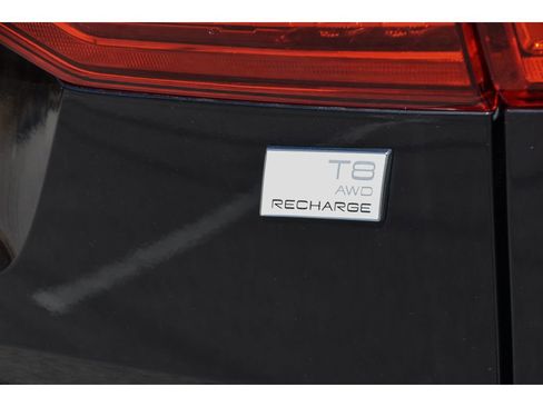 Certified 2024 Volvo XC60 T8 Plus w/ Protection Package Premier AWD/4WD image 30