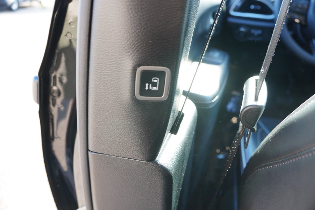 Used 2024 Chrysler Pacifica Premium FWD image 23