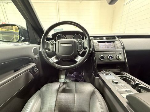 Used 2017 Land Rover Discovery SE image 44