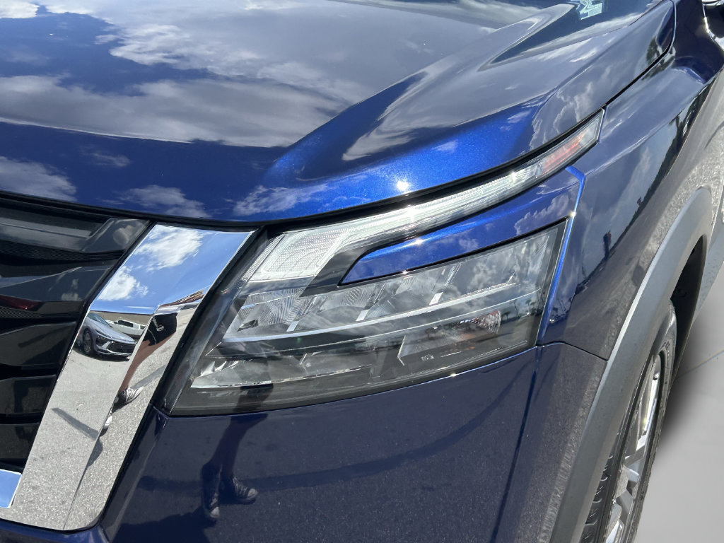 Used 2025 Nissan Pathfinder SV FWD image 13