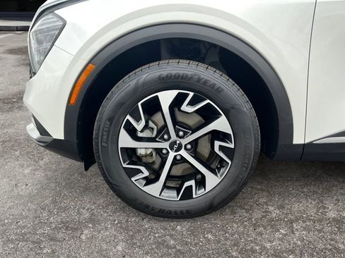 Certified 2025 Kia Sportage EX w/ EX Premium Package AWD/4WD image 12
