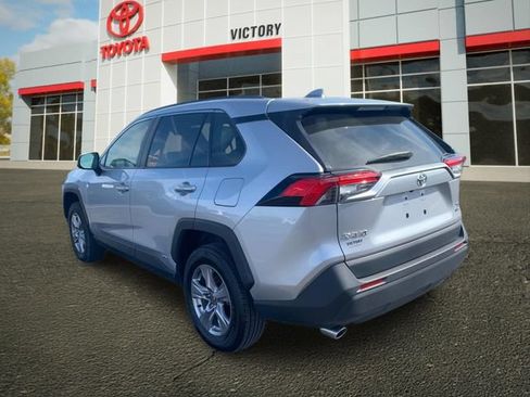 Used 2025 Toyota RAV4 XLE AWD/4WD image 5