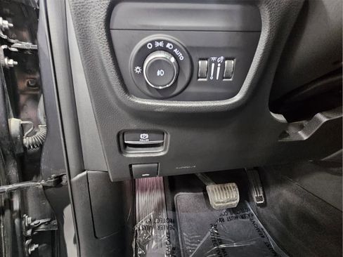 Used 2023 Jeep Grand Cherokee Limited image 12