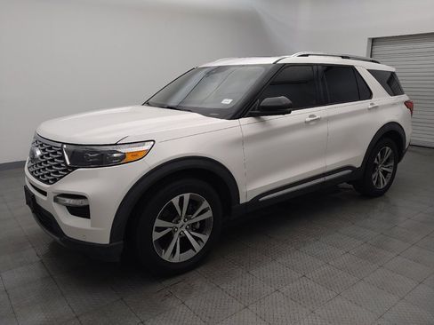 Used 2020 Ford Explorer Platinum w/ Premium Technology Package image 2