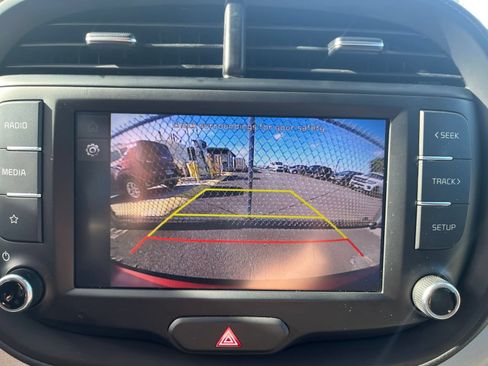 Used 2025 Kia Soul LX w/ LX Technology Package FWD image 22