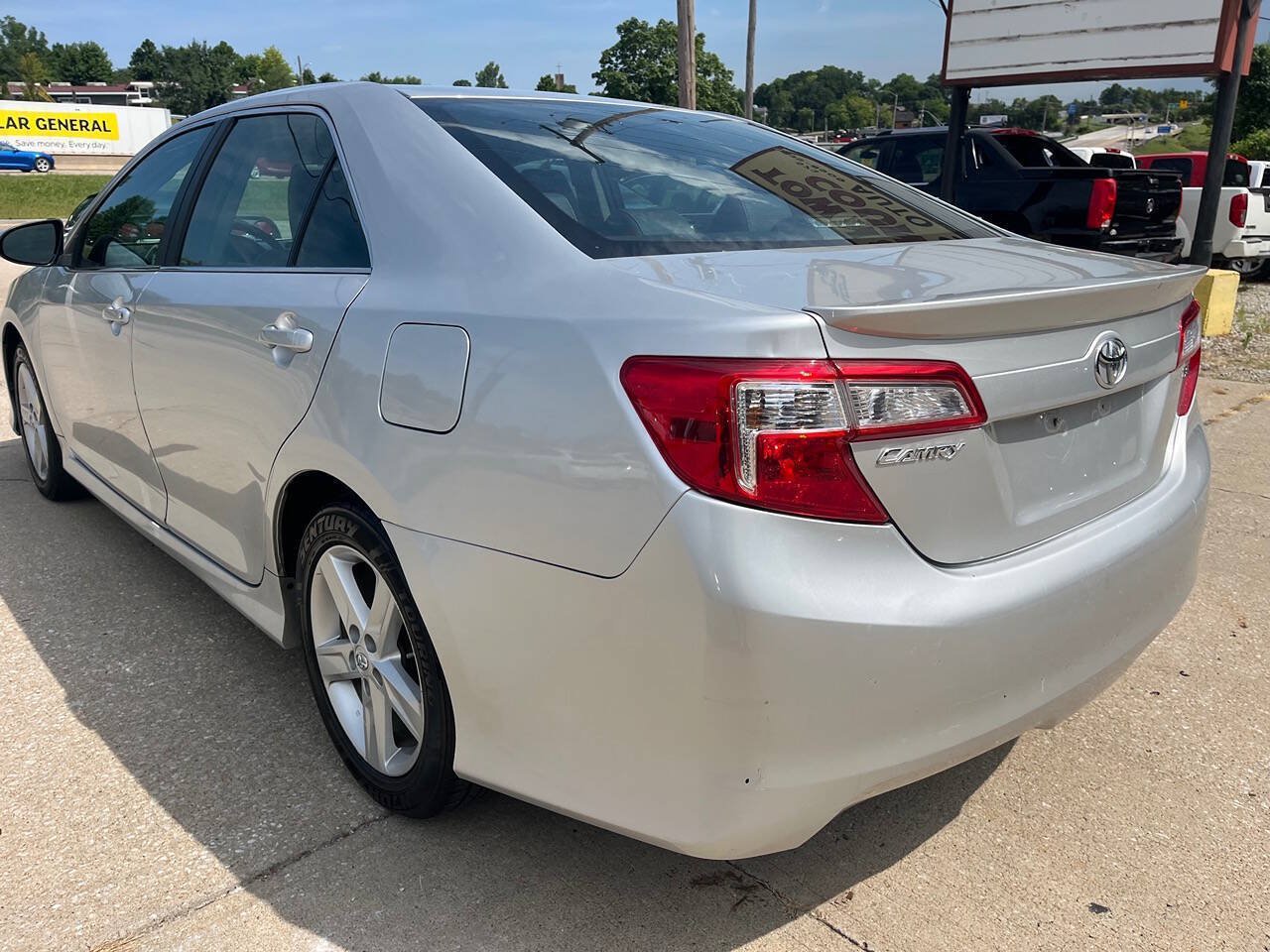 Used 2012 Toyota Camry SE FWD image 5