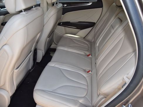 Used 2019 Lincoln MKC Reserve w/ MKC Technology Package FWD image 10