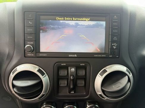 Used 2016 Jeep Wrangler Unlimited Rubicon AWD/4WD image 18