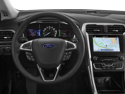 Used 2017 Ford Fusion Energi SE image 7