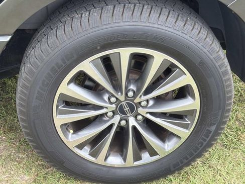 Used 2015 Lincoln Navigator 2WD image 14