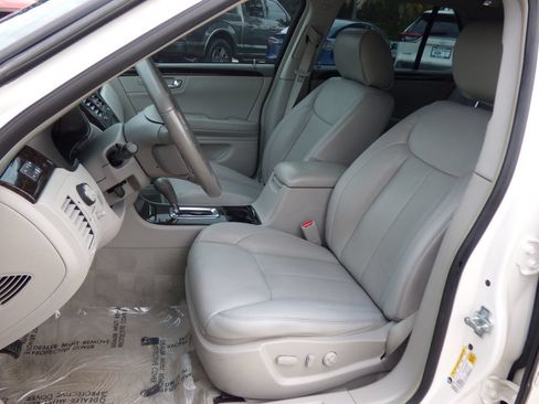 Used 2011 Cadillac DTS Luxury FWD image 23