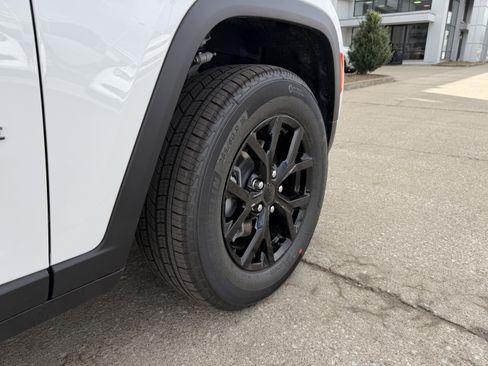 New 2026 Jeep Grand Cherokee Altitude image 22