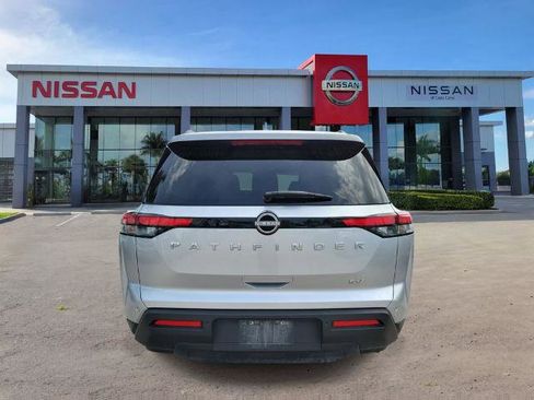 Certified 2024 Nissan Pathfinder SV FWD image 3