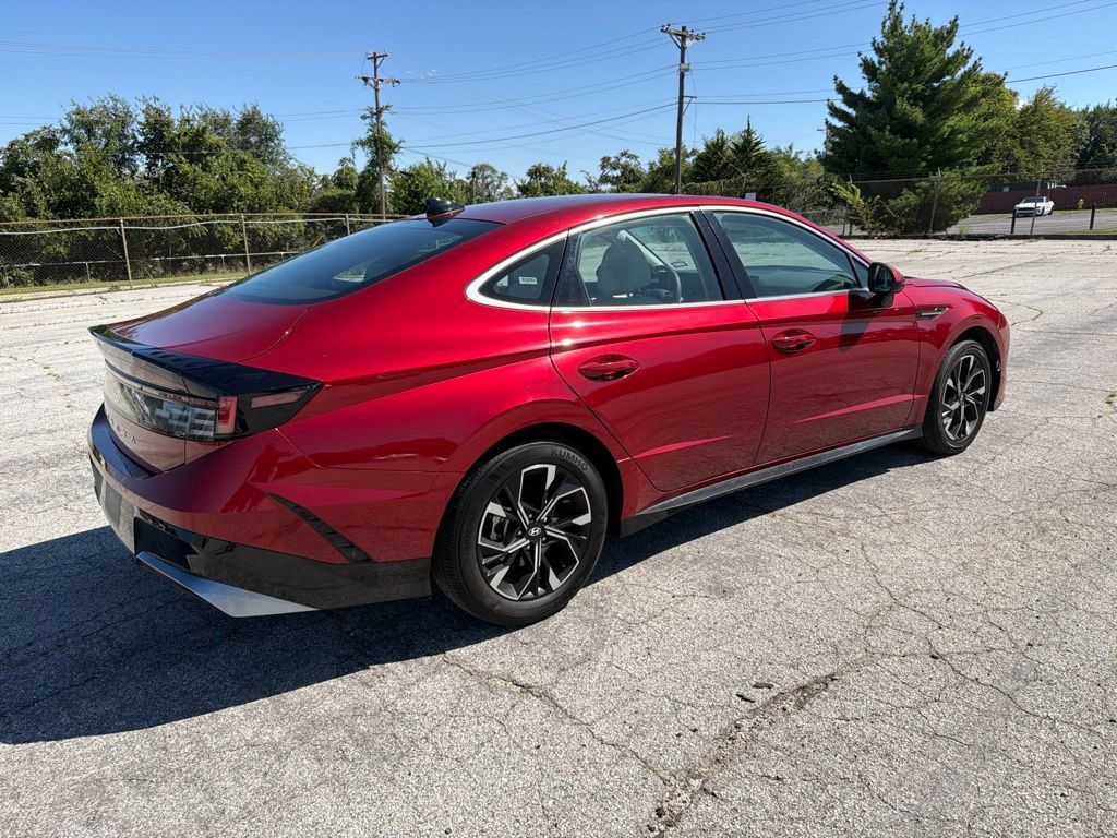 Used 2025 Hyundai Sonata SEL FWD image 3