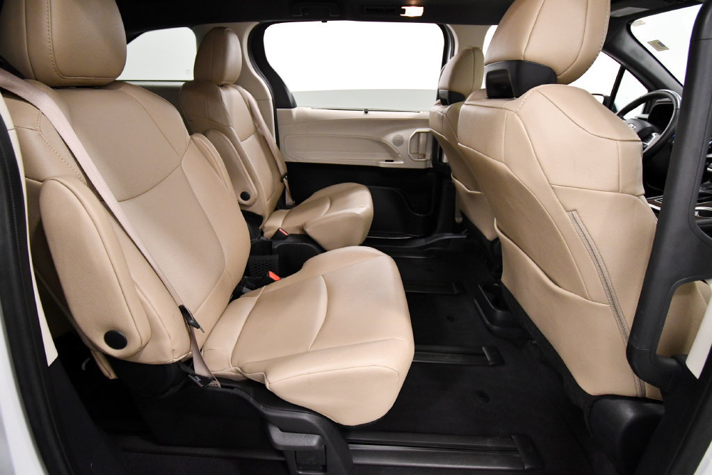 Used 2023 Toyota Sienna XLE AWD/4WD image 19