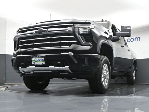 Used 2025 Chevrolet Silverado 2500 LTZ w/ LTZ Plus Package image 6