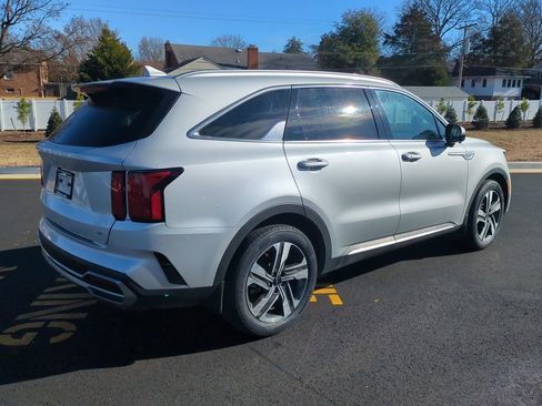 Used 2023 Kia Sorento SX Prestige w/ Panoramic Sunroof Package image 4