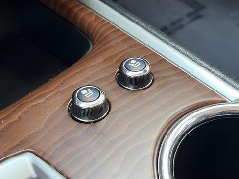 Used 2020 Nissan Pathfinder Platinum image 40