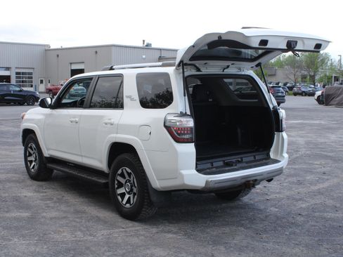 Used 2017 Toyota 4Runner TRD Off-Road Premium AWD/4WD image 7