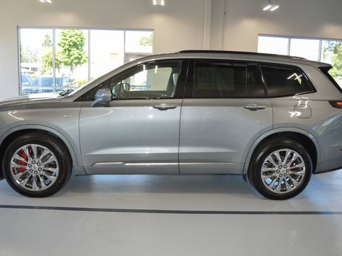 Used 2023 Cadillac XT6 Sport w/ Technology Package AWD/4WD image 7