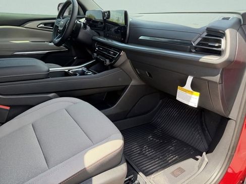 New 2026 Chevrolet Traverse LT FWD image 15