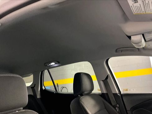 Used 2022 GMC Terrain SLE w/ Driver Convenience Package image 15