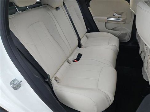 Used 2025 Mercedes-Benz GLA 250 image 18