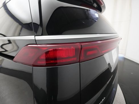 Certified 2024 Kia Carnival LX image 32